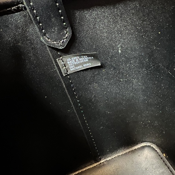 Michael Kors Suri MINI Bucket Crossbody Bag MK Black - Picture 11 of 13